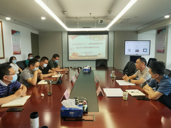 银河集团官网
集团班子成员到中圣公司宣讲习近平总书记“七一”重要讲话精神并参加基层组织生活会2_副本.jpg