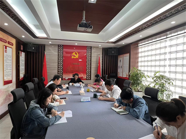银河集团官网
集团领导到投资公司进行习近平新时代中国特色社会主义思想主题教育宣讲.png